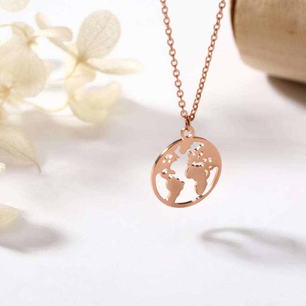 Collier Pendentif Globe Terrestre Minimaliste – vue 5 – Yokabag