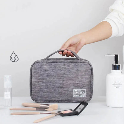 Grande Trousse de Voyage à Suspendre Rouge – vue 4 – Yokabag