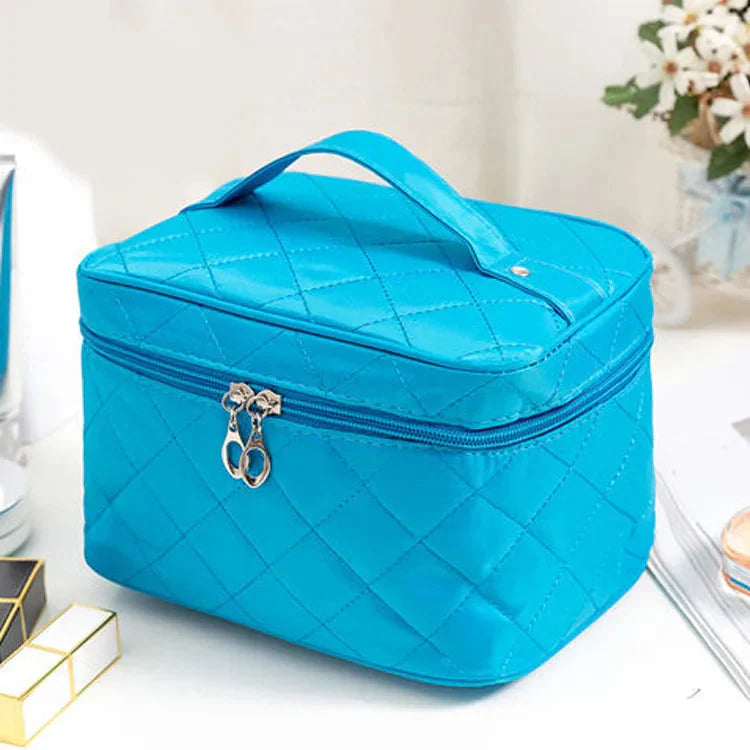 Trousse de Toilette Matelassée Grande Voyage Femme Fuschia – vue 6 – Yokabag