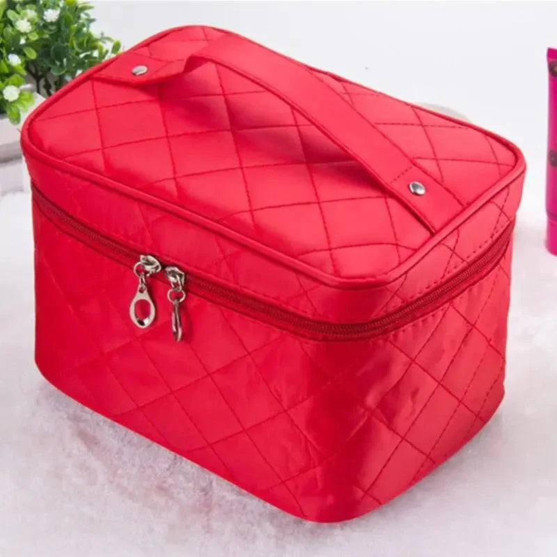 Trousse de Toilette Matelassée Grande Voyage Femme Rose – vue 5 – Yokabag