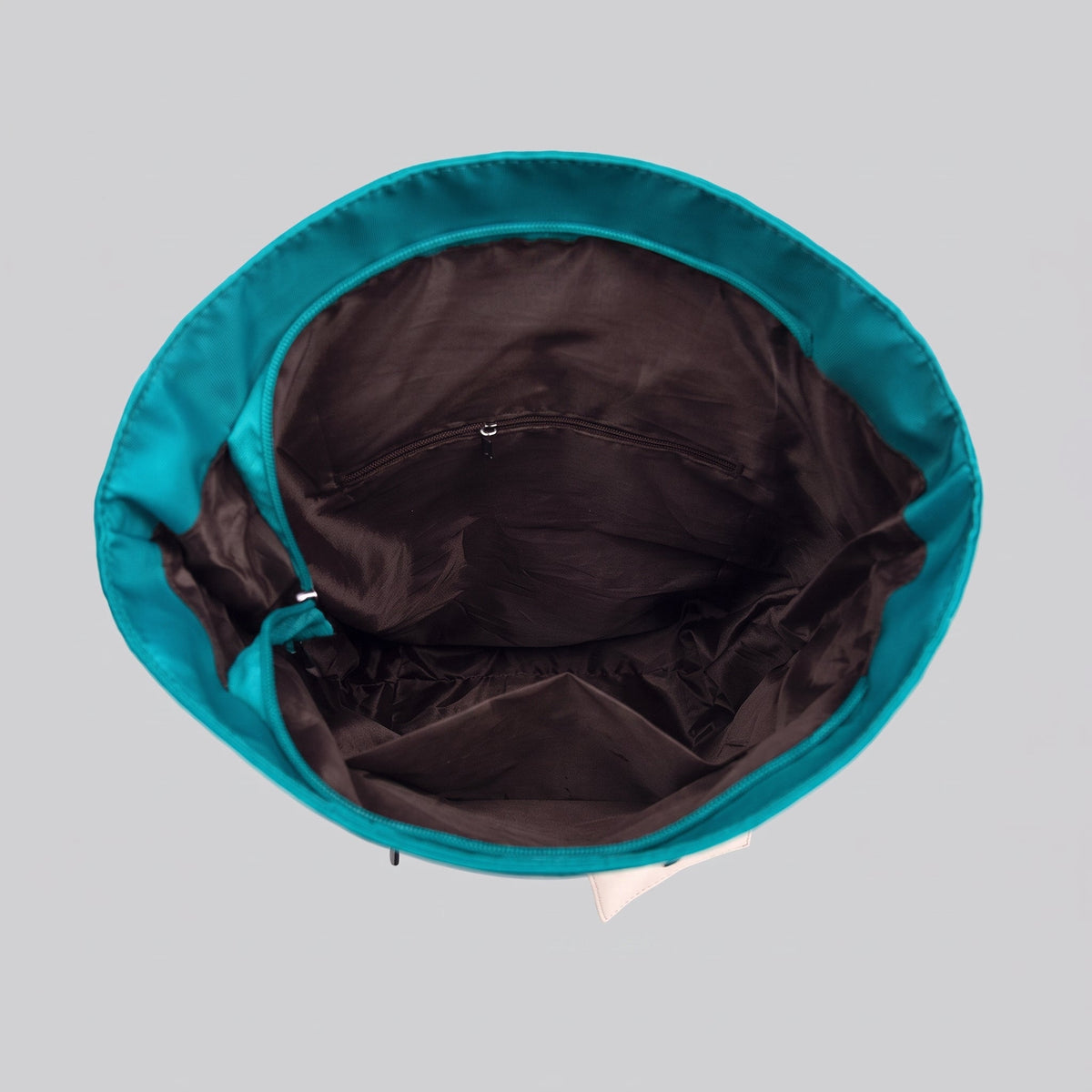Sac à Dos Roll Top pour Voyageuses – vue 10 – Yokabag
