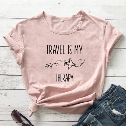 T-Shirt Voyager en Avion Pour Femme - Travel Is My Therapy Pêche – vue 6 – Yokabag