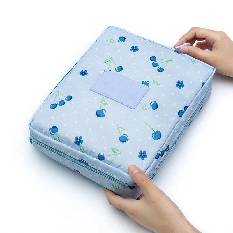 Trousse de Maquillage de Voyage aux Cerises Bleu – vue 2 – Yokabag