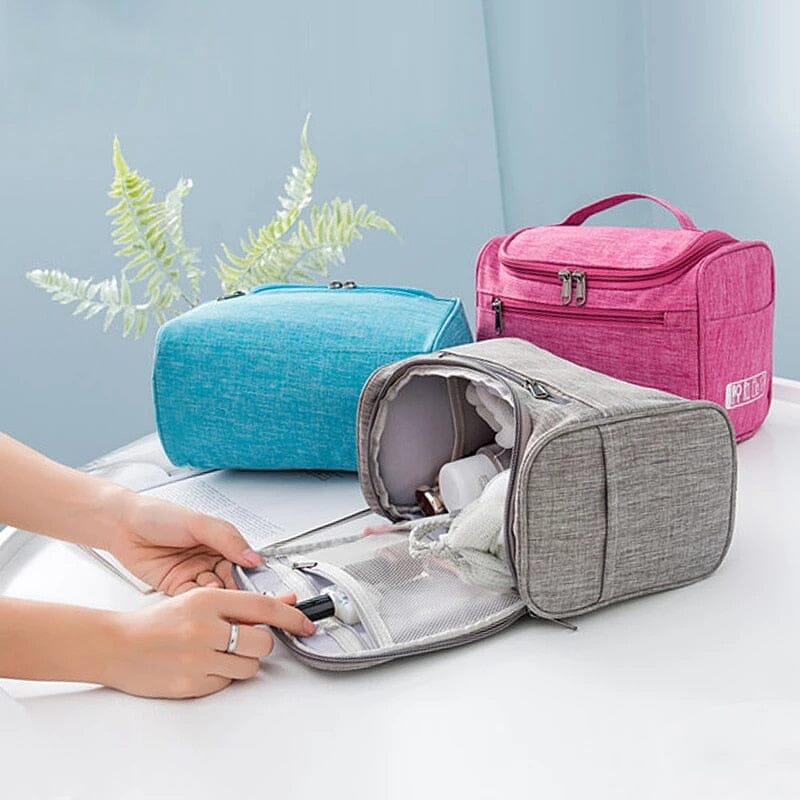Trousse de Toilette à Suspendre - Explorez en Toute Rouge – vue 3 – Yokabag