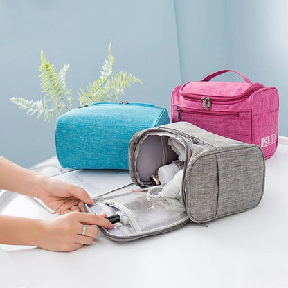 Trousse de Toilette à Suspendre - Explorez en Toute Rouge – vue 3 – Yokabag