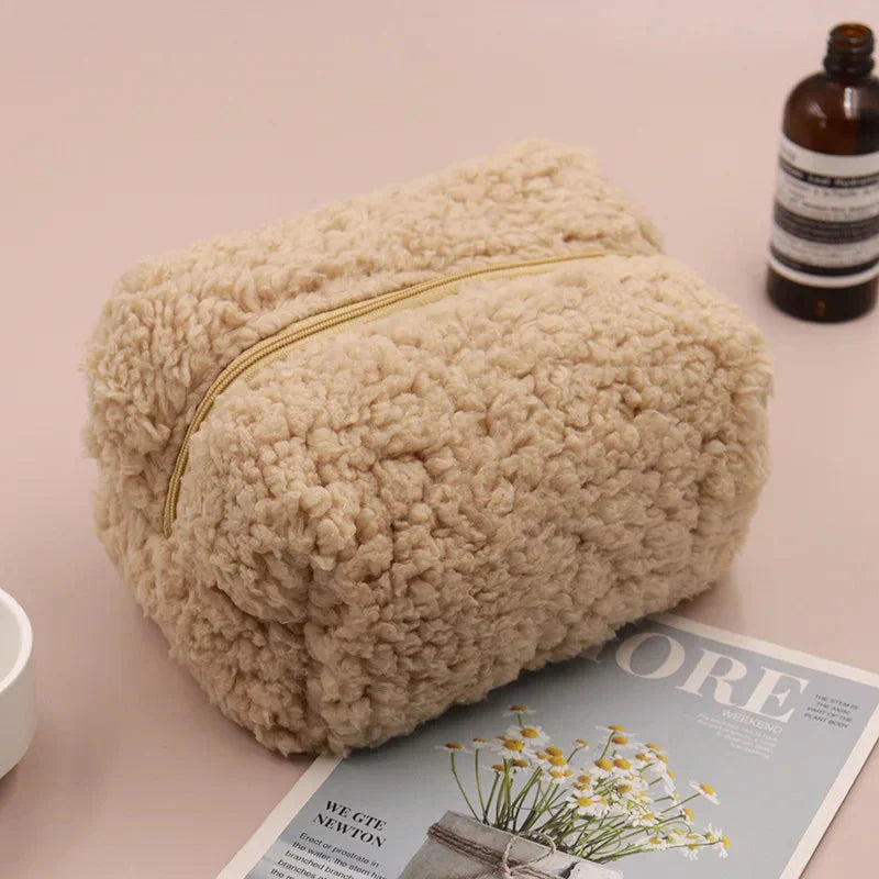 Trousse de Toilette Voyage en Moumoute pour Femme. – vue 10 – Yokabag