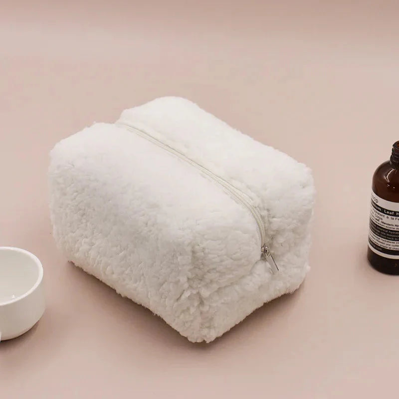 Trousse de Toilette Voyage en Moumoute pour Femme. – vue 6 – Yokabag
