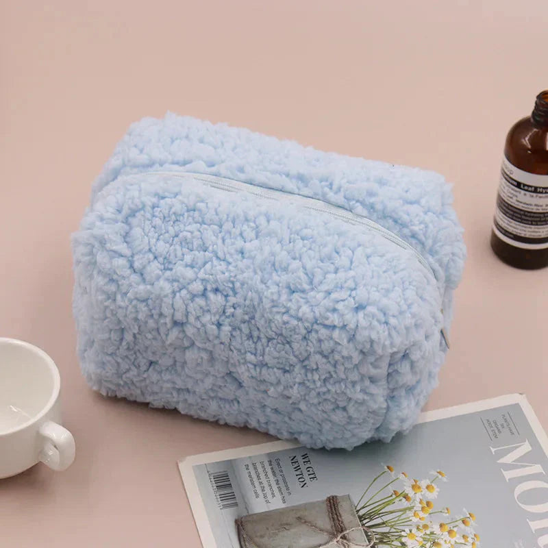 Trousse de Toilette Voyage en Moumoute pour Femme. – vue 8 – Yokabag