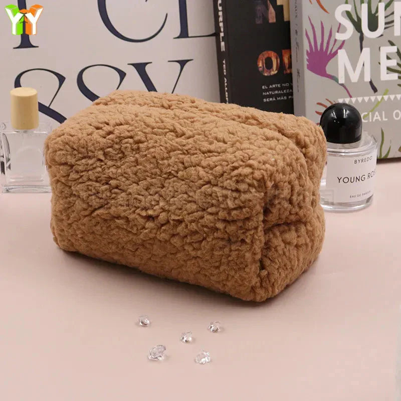 Trousse de Toilette Voyage en Moumoute pour Femme. – vue 9 – Yokabag