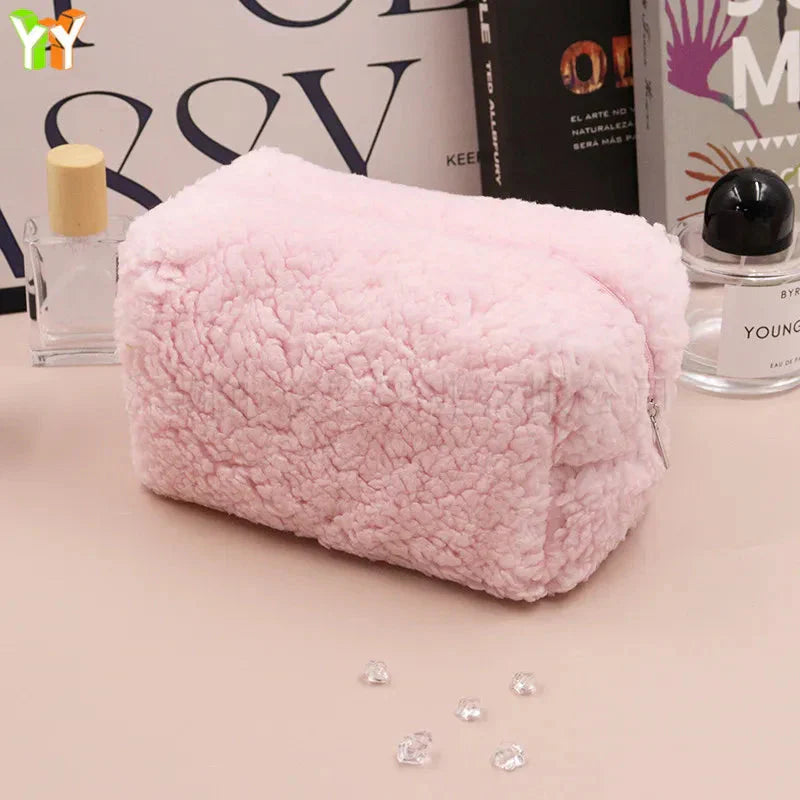 Trousse de Toilette Voyage en Moumoute pour Femme. – vue 7 – Yokabag