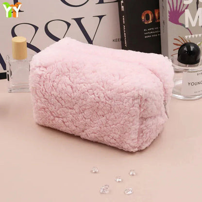 Trousse de Toilette Voyage en Moumoute pour Femme. – vue 7 – Yokabag
