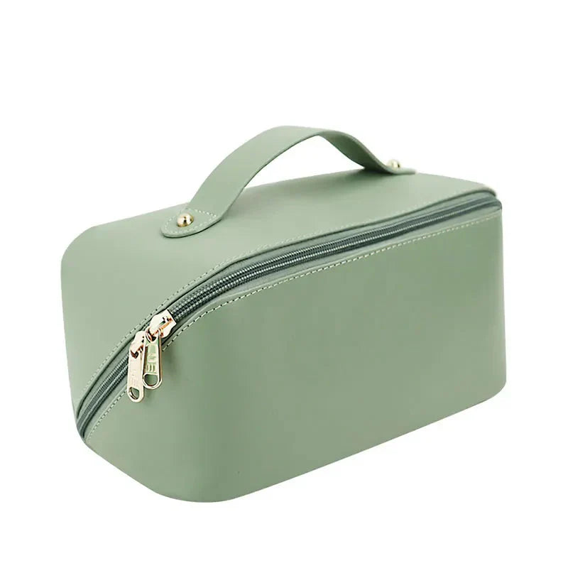 Trousse de Toilette Personnalisée Femme - Initiales Vert – vue 7 – Yokabag