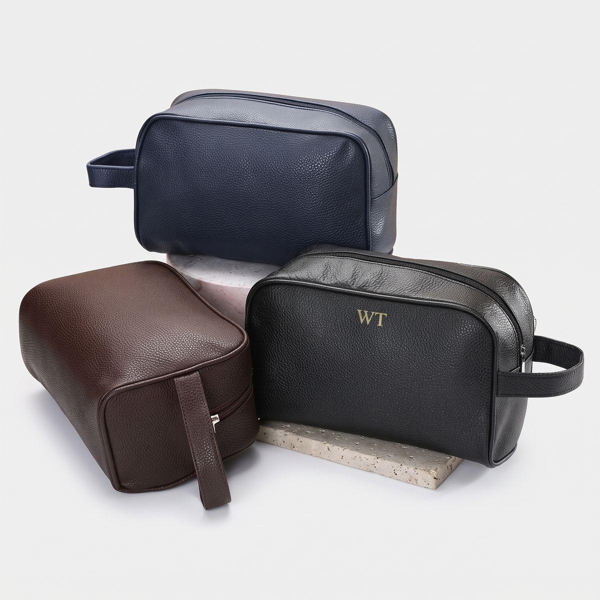 Trousse de Toilette Personnalisée pour Homme - Initiales Marron – vue 2 – Yokabag